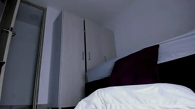 Skarleth69 online show from September 26, 1:42 am