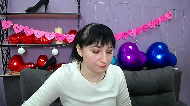 NinaFlawlees online show from February 5, 7:10 pm