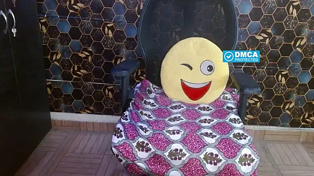Snapshot of KinderrJoy chatting on May 23, 5:45 am KinderrJoy online show from May 23, 5:45 am