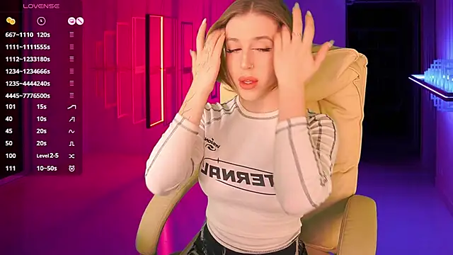 PenellopaRaw online show from January 17, 2:18 pm