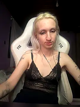 bunnydark00 online show from October 26, 2:50 am