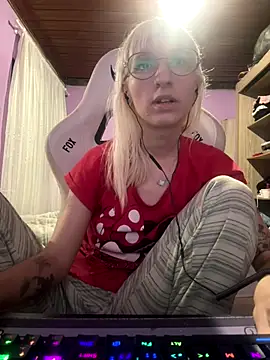 bunnydark00 online show from November 4, 1:27 am