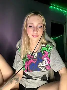 bunnydark00 online show from December 4, 4:44 am