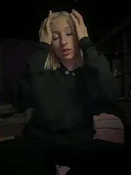 bunnydark00 online show from June 24, 12:09 am