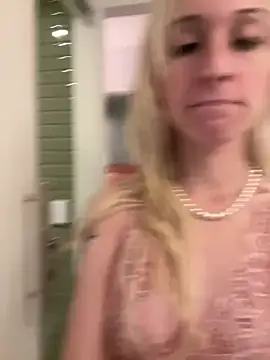 bunnydark00 online show from July 7, 3:42 am