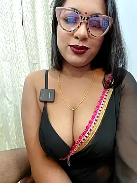 Queen Dolly online show from March 13, 5:41 pm