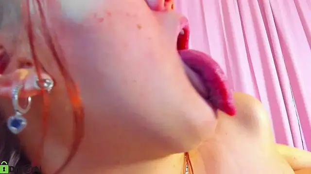 Snapshot of Fera1_Berry chatting on February 3, 6:40 am Fera1 Berry online show from February 3, 6:40 am