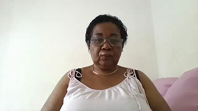 Snapshot of KinkyRicoSaisyours chatting on April 17, 6:49 am KinkyRicoSaisyours online show from April 17, 6:49 am
