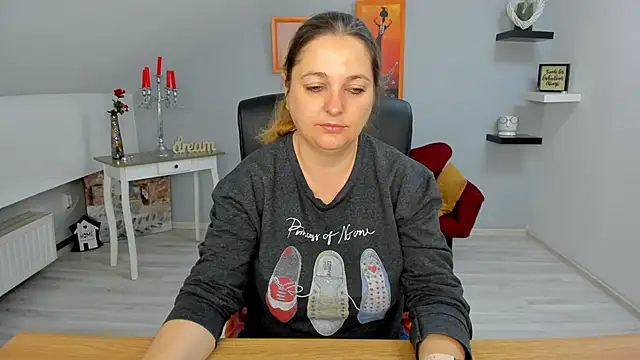 LollaGirl online show from March 17, 4:19 am