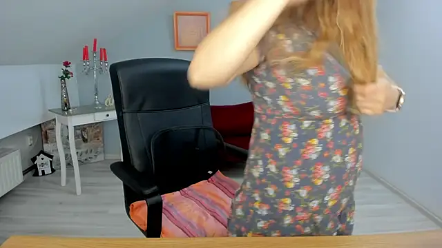 LollaGirl online show from March 19, 4:25 am