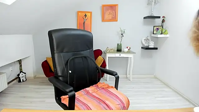 LollaGirl online show from September 19, 3:19 am