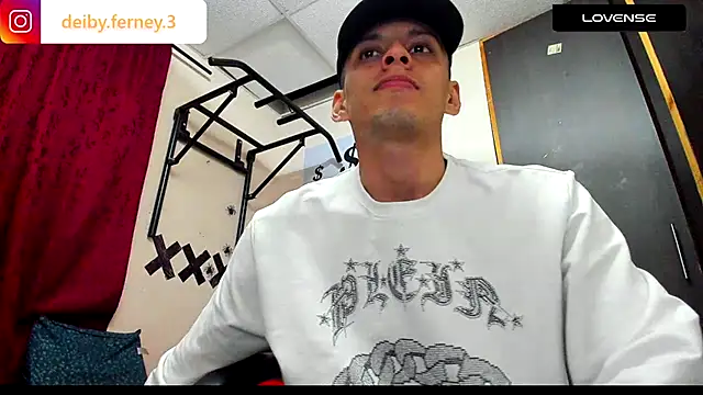 Snapshot of davidlatin66 chatting on December 17, 3:17 am davidlatin66 online show from December 17, 3:17 am