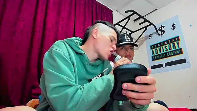 Snapshot of davidlatin66 chatting on October 10, 4:00 am davidlatin66 online show from October 10, 4:00 am