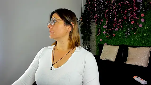 SarahDeyvis online show from November 7, 1:00 pm