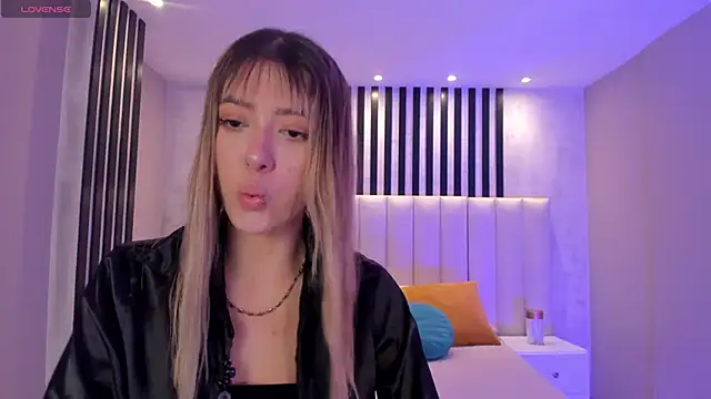 EveBensonX online show from February 17, 12:16 pm