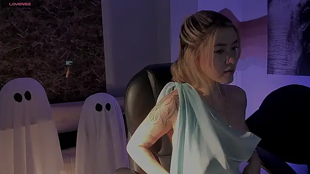 EveBensonX online show from October 21, 1:23 pm