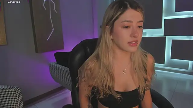 EveBensonX online show from December 15, 12:42 pm