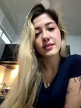 EveBensonX online show from January 8, 9:39 pm