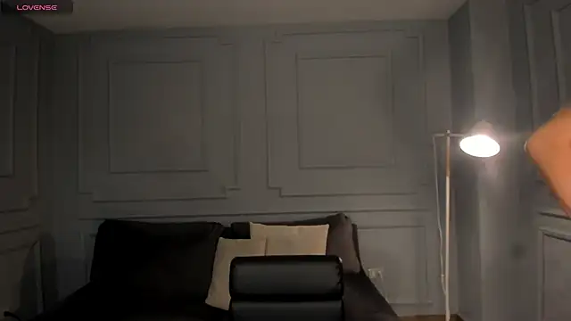 EveBensonX online show from April 1, 7:55 pm