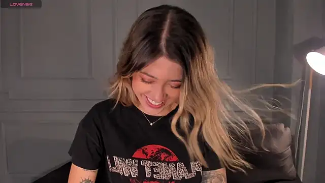 EveBensonX online show from April 13, 8:03 pm