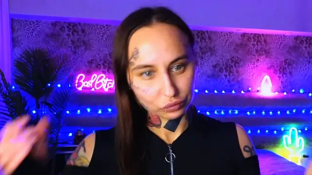 Cool Freak  online show from January 18, 1:18 pm