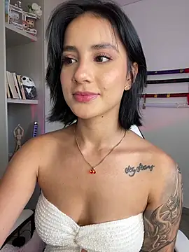 Snapshot of Ale_Lewis chatting on December 13, 9:41 pm Ale Lewis online show from December 13, 9:41 pm