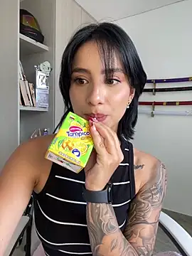 Snapshot of Ale_Lewis chatting on December 24, 5:13 pm Ale Lewis online show from December 24, 5:13 pm