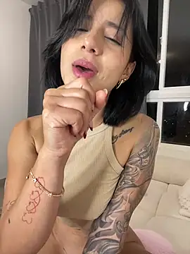 Snapshot of Ale_Lewis chatting on January 2, 1:06 am Ale Lewis online show from January 2, 1:06 am