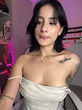 Snapshot of Ale_Lewis chatting on January 24, 12:09 am Ale Lewis online show from January 24, 12:09 am