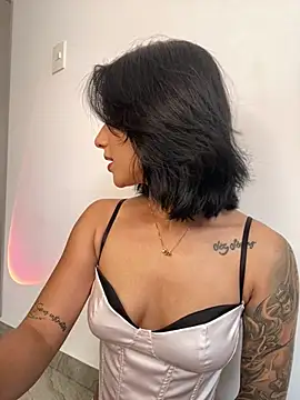 Snapshot of Ale_Lewis chatting on February 16, 3:27 pm Ale Lewis online show from February 16, 3:27 pm