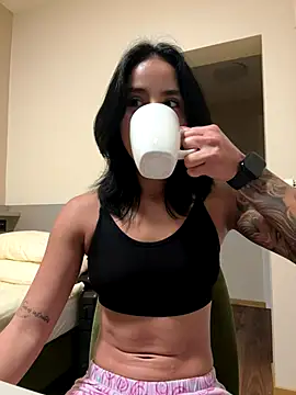 Snapshot of Ale_Lewis chatting on November 6, 6:53 pm Ale Lewis online show from November 6, 6:53 pm