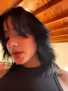 Snapshot of Ale_Lewis chatting on December 2, 10:05 pm Ale Lewis online show from December 2, 10:05 pm