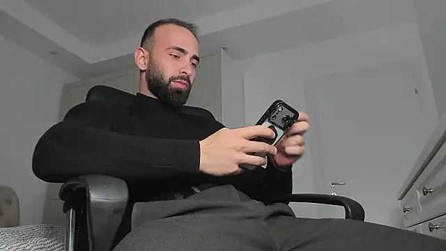 Snapshot of MichaelMasterss chatting on February 8, 8:34 pm MichaelMasterss online show from February 8, 8:34 pm