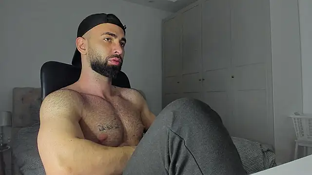 Snapshot of MichaelMasterss chatting on February 14, 1:46 am MichaelMasterss online show from February 14, 1:46 am