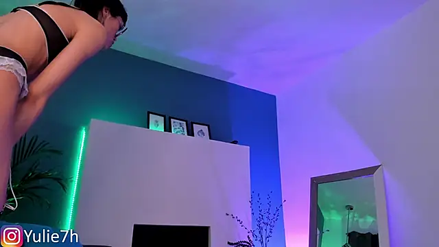  Jessy Moon  online show from September 17, 8:10 pm