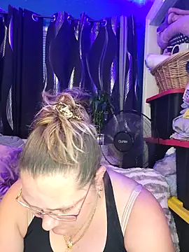 Snapshot of SexyNikki6969 chatting on April 6, 12:08 am SexyNikki6969 online show from April 6, 12:08 am