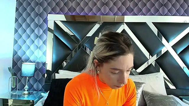 victoriaa lee  online show from February 19, 6:43 pm