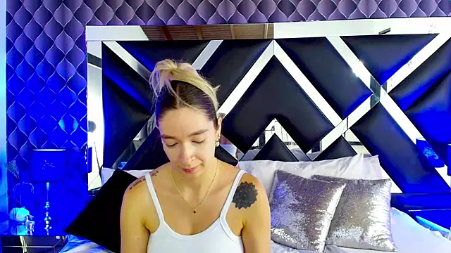 victoriaa lee  online show from March 17, 7:48 pm