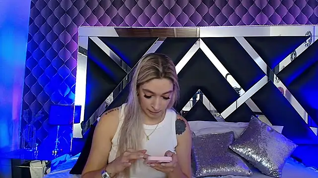 victoriaa lee  online show from November 19, 7:36 pm