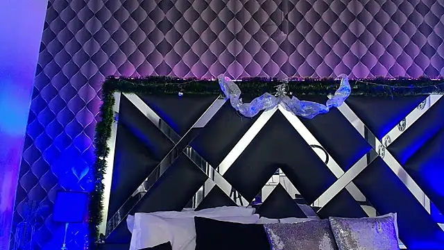 victoriaa lee  online show from December 18, 7:09 pm