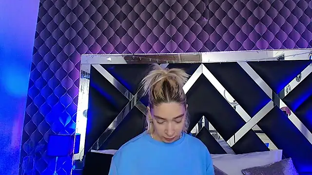 victoriaa lee  online show from March 30, 7:37 pm