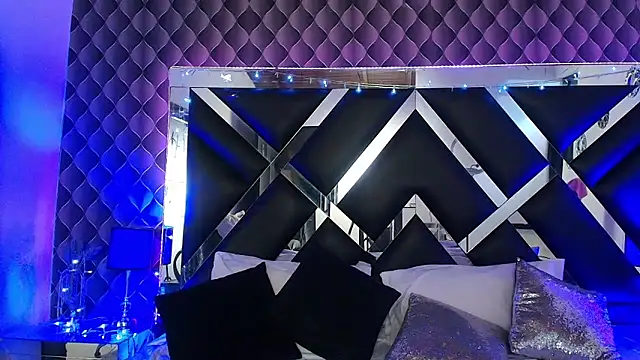 victoriaa lee  online show from April 10, 7:18 pm