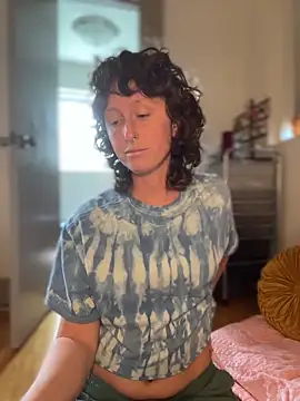 mossy kiss online show from April 5, 7:00 pm