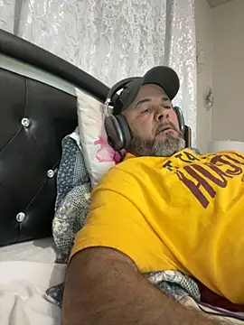 Snapshot of Cristian-Brayan chatting on October 30, 10:49 am Cristian-Brayan online show from October 30, 10:49 am