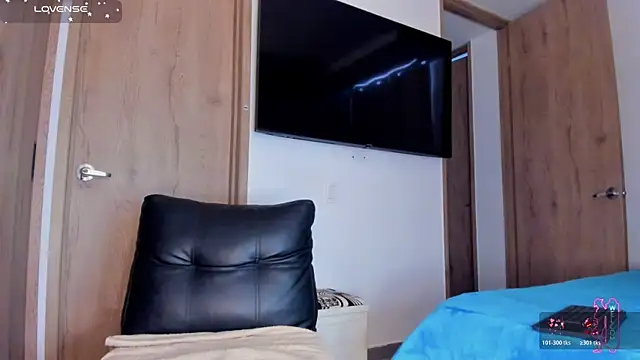 Snapshot of iriss_25 chatting on July 4, 12:22 pm iriss 25 online show from July 4, 12:22 pm