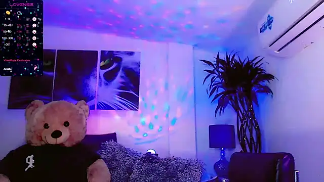 Sophiesweet5 online show from April 15, 9:16 am