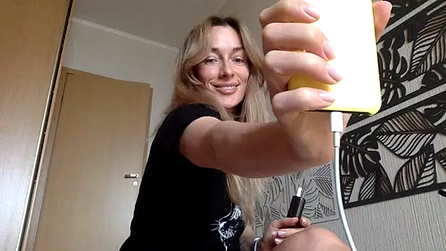 Snapshot of RebeccaMartinez chatting on March 6, 9:47 am RebeccaMartinez online show from March 6, 9:47 am