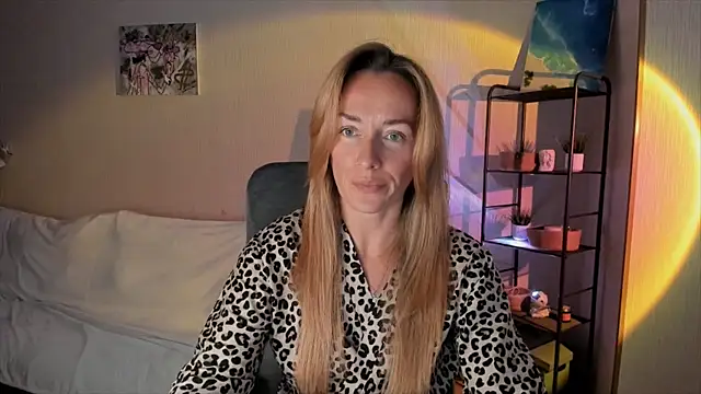 Snapshot of RebeccaMartinez chatting on September 26, 7:56 am RebeccaMartinez online show from September 26, 7:56 am
