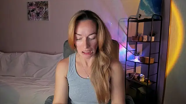 Snapshot of RebeccaMartinez chatting on October 5, 11:19 am RebeccaMartinez online show from October 5, 11:19 am