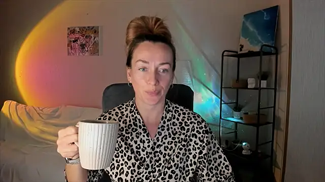 Snapshot of RebeccaMartinez chatting on October 15, 10:15 am RebeccaMartinez online show from October 15, 10:15 am
